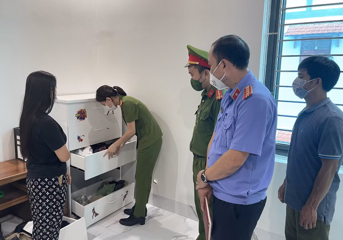 Tại đây, bọn chúng đã dùng dao, tuýp sắt đánh anh Bùi Văn Học bị trọng thương ở vùng đầu, đồng thời chém trọng thương anh Bùi Văn Đức, sinh năm 1993 (là anh trai Học). Sau khi gây án, các đối tượng này nhanh chóng rời khỏi hiện trường. 