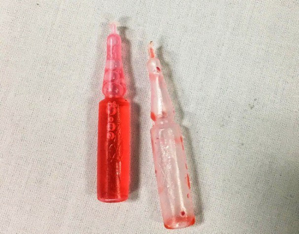  Chị tử vong, em trai nguy kịch do ăn kẹo có tẩm thuốc diệt chuột. Khoảng 18h ngày 1/9, hai chị em ruột V.K.H (SN 2016) và V.V.K (SN 2018) trú xóm Hợp Xuân, xã Hồng Thành, huyện Yên Thành (Nghệ An) sang nhà cố nội để chơi. Tại đây, khi đang chơi thì 2 chị em không may ăn phải kẹo có tẩm bằng thuốc diệt chuột để bẫy chuột trong nhà. Ngay sau khi phát hiện, 2 cháu bé được đưa đến Bệnh viện Đa khoa Yên Thành để cấp cứu. Do tình trạng quá nặng nên cháu H. đã tử vong sáng 2/9, còn cháu K. tiếp tục được chuyển vào bệnh viện ở Vinh để điều trị.