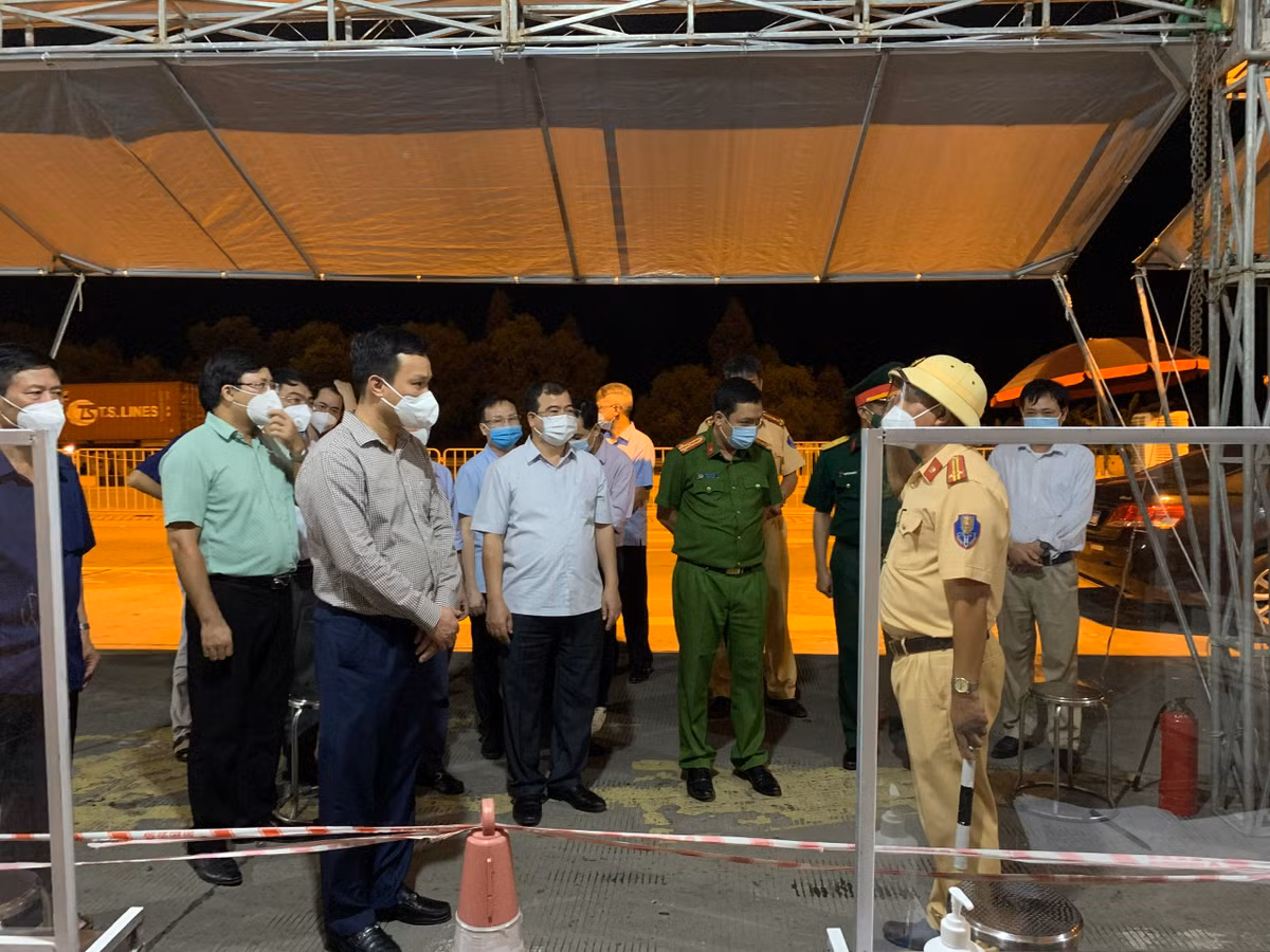 Chu tich tinh Hai Duong: “Kien quyet khong bo lot nguoi ve tu vung co dich”-Hinh-2