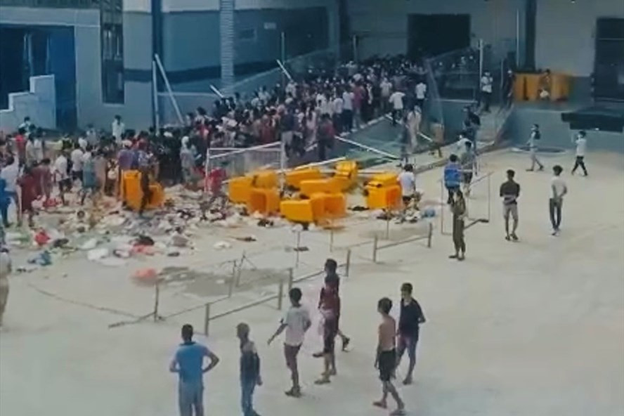 F0 chen lan, gianh do an o BV: “Bao gio nguoi dan co van hoa xep hang“?