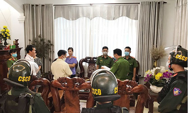 Cùng với sự chỉ đạo, hướng dẫn của Thủ trưởng Cơ quan CSĐT Bộ Công an, sự phối hợp với Cục Điều tra hình sự, Bộ Quốc phòng, Viện kiểm sát Quân sự Trung ương và Viện kiểm sát nhân dân tỉnh Đồng Nai; đến nay Công an tỉnh Đồng Nai đã khởi tố trên 70 bị can với 6 tội danh được quy định tại Bộ luật Hình sự. Đồng thời, Công an tỉnh Đồng Nai đã phối hợp chặt chẽ với Cục Điều tra hình sự, Bộ Quốc phòng để khởi tố 13 bị can trong Chuyên án thuộc thẩm quyền điều tra của Bộ Quốc phòng.