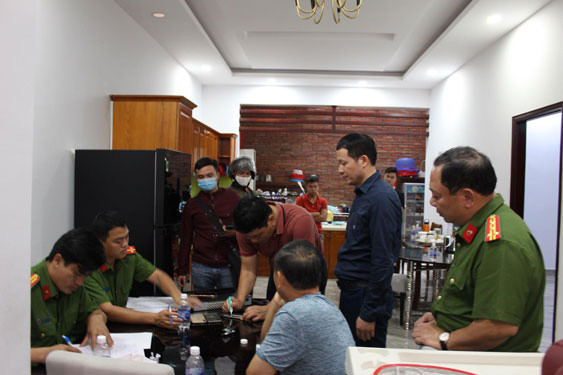 Sau thời gian tổ chức trinh sát, thu thập chứng cứ, tài liệu, Công an tỉnh Đồng Nai đã báo cáo Đại tướng Tô Lâm, Bộ trưởng Bộ Công an và Thứ trưởng, Thủ trưởng Cơ quan CSĐT Bộ Công an. Lãnh đạo Bộ Công an giao Công an tỉnh Đồng Nai chủ trì phối hợp với Cục Cảnh sát hình sự, Bộ Tư lệnh Cảnh sát cơ động, Cục Kỹ thuật nghiệp vụ tổ chức phá án. 