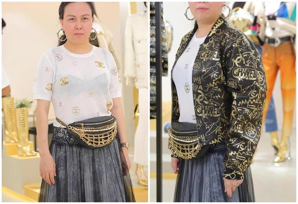 Tham dự sự kiện sang trọng, Phượng Chanel chọn cho mình chiếc áo phông xuyên thấu kèm túi fanny pack cùng thương hiệu, cô mix cùng chân váy xòe nhiều lớp. Tuy nhiên, set đồ này không được đánh giá cao, còn khiến Phượng Chanel lộ nội y phô phang, phản cảm.