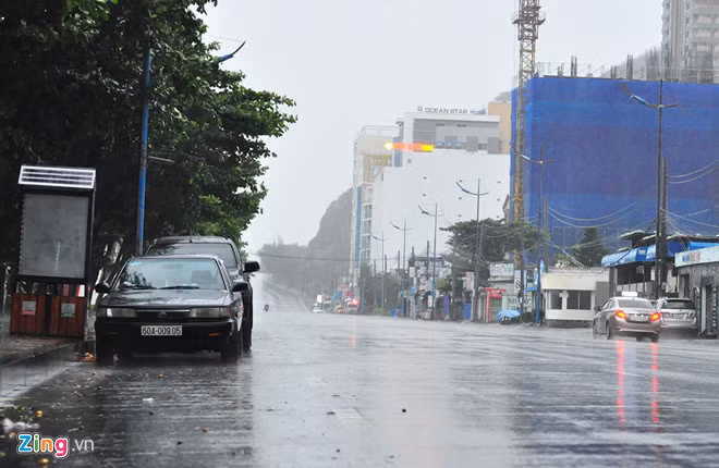 Truc tiep: Bao so 9 do bo Vung Tau mang theo gio giat du doi-Hinh-12