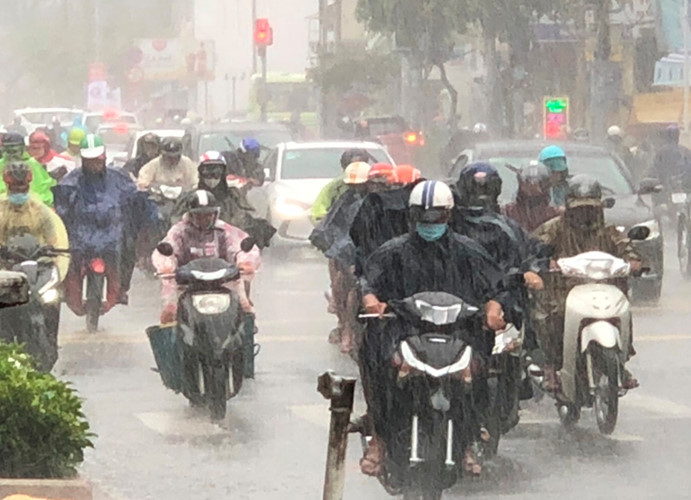 Truc tiep: Bao so 9 do bo Vung Tau mang theo gio giat du doi-Hinh-7