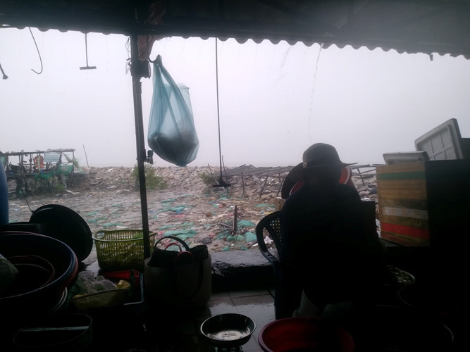 Truc tiep: Bao so 9 do bo Vung Tau mang theo gio giat du doi-Hinh-6