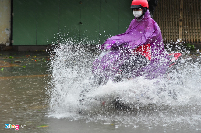 Truc tiep: Bao so 9 do bo Vung Tau mang theo gio giat du doi-Hinh-11
