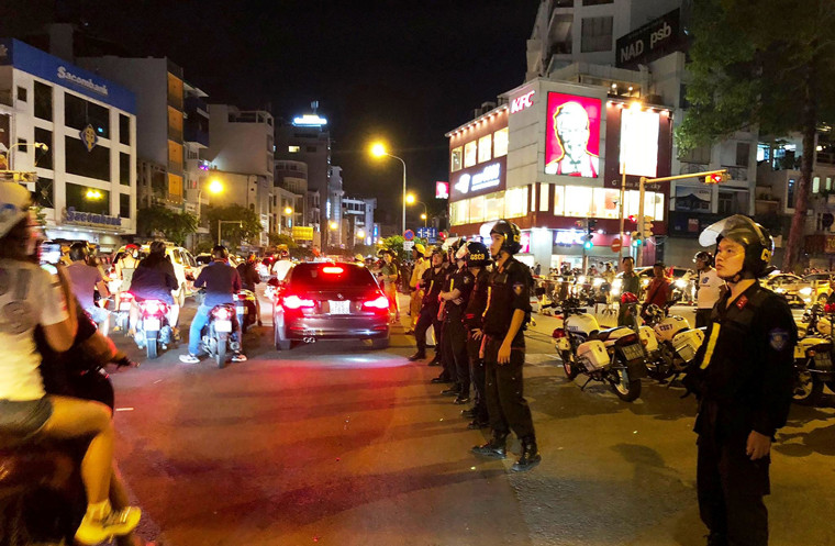 Lực lượng Cảnh sát có mặt hầu hết ở mọi nơi ở TP HCM để làm nhiệm vụ, bảo đảm tuyệt đối ANTT cho người dân mừng đội tuyển bóng đa chiến thắng cũng như sự an toàn cho du khách.