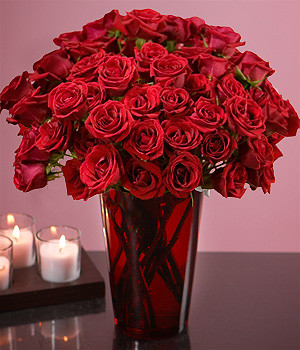  Trong tình cảm: Bình hoa đỏ để tạo sự thu hút trong căn nhà. Sự lãng mạn sẽ đến nếu bạn đặt một bình hoa hồng đỏ thắm ở góc Tây Nam ở phòng khách. (Bài viết chỉ mang tính chất tham khảo, cung cấp nội dung mang tính phổ biến kiến thức khoa học phong thủy cho bạn đọc). 