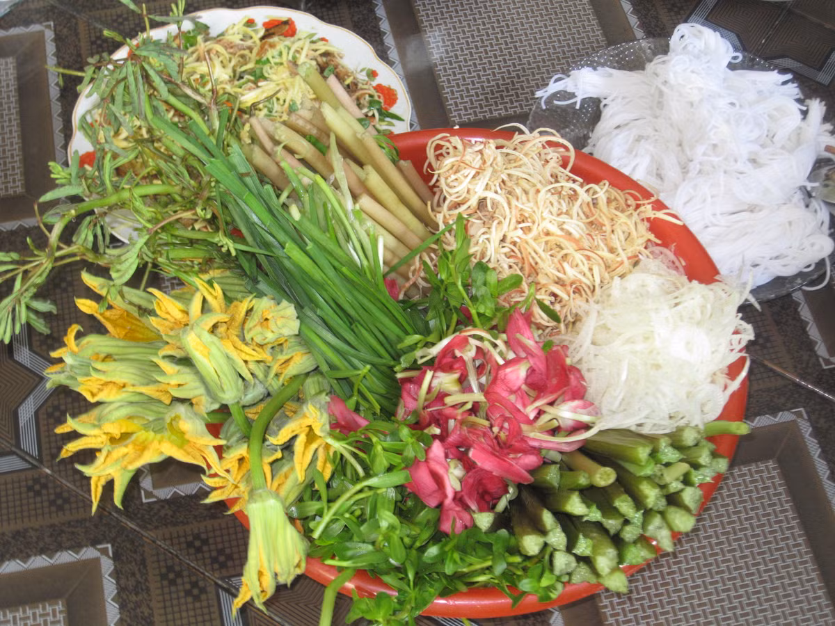 Chon rau thich hop cho tung mon lau dung vi