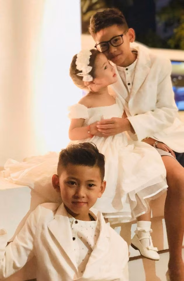 Hà Kiều Anh tâm sự mỗi người con của mình lại có một tính cách riêng biệt và pha trộn cả từ bố và mẹ.