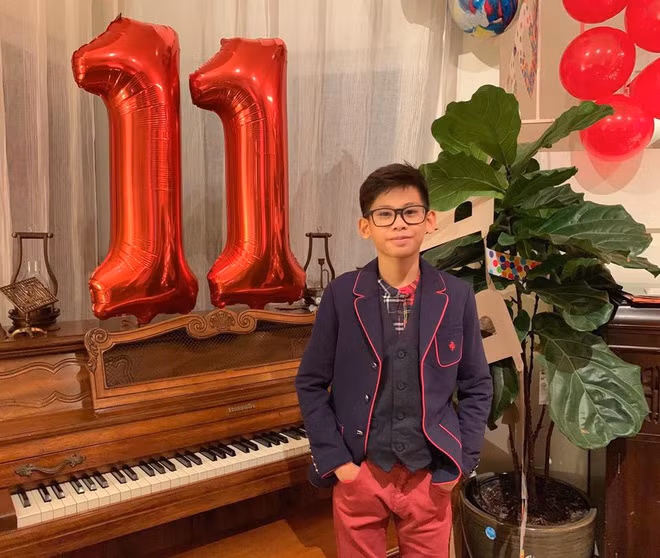 Theo lời Hà Kiều Anh, cậu bé Vương Khang (11 tuổi) tính tình nghệ sỹ, không chấp nhặt, nhiệt tình, hay quên và thông minh nhanh nhậy giống ba.