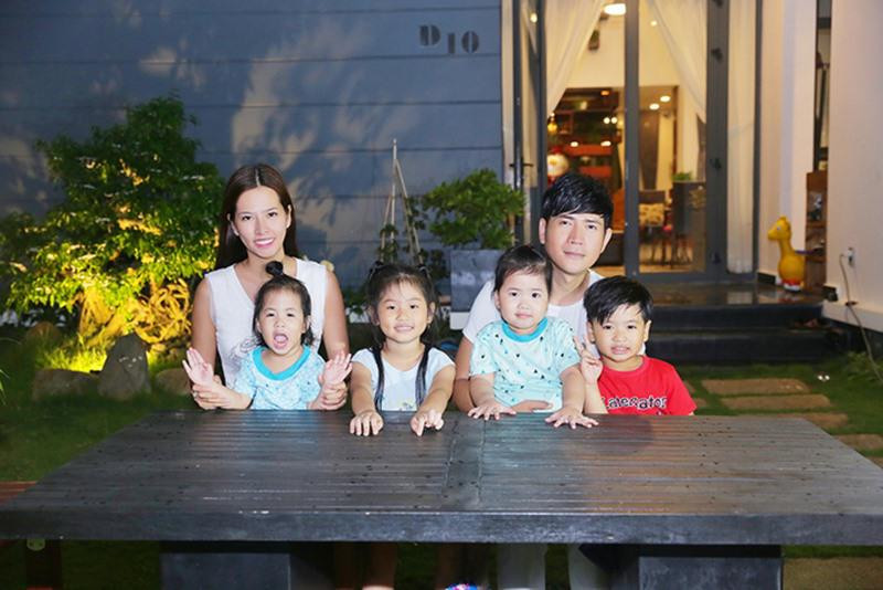 Mỗi chiều gia đình nam ca sĩ thường ra đây hóng gió, ngắm cảnh.