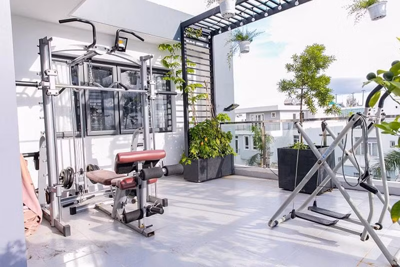 Một góc khác của biệt thự 20 tỷ của Quách Thành Danh được anh dùng làm chỗ luyện tập thể thao vừa giữ vóc dáng vừa thoải mái tinh thần.