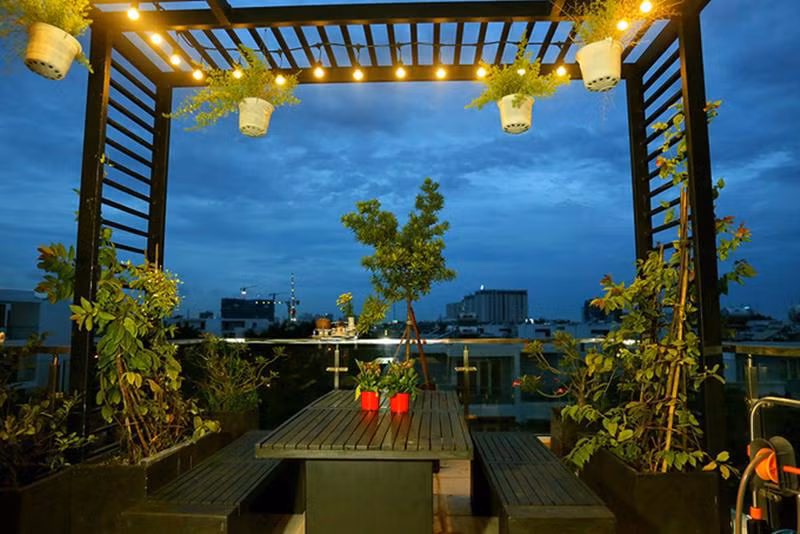 Về đêm đây như một khu nghỉ dưỡng hơn là căn nhà.