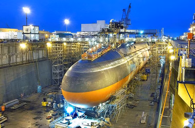 USS Ohio (SSGN-726) vốn là chiếc tàu đầu tiên thuộc lớp tàu ngầm hạt nhân chiến lược mang tên lửa đạn đạo Ohio. Trước thời điểm năm 2002, USS Ohio trang bị 24 tên lửa đạn đạo liên lục địa Trident I C4 (tầm bắn 7.400km). Từ năm 2003, con tàu được cải tạo lại mang tên lửa hành trình và trở thành tàu ngầm tấn công hạt nhân.