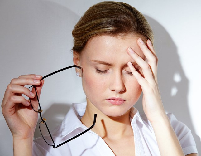 Ảnh hưởng đến thị lực: Việc theo dõi liên tục các trận đấu World Cup trên màn hình, tivi hay điện thoại sẽ làm tăng thêm gánh nặng cho đôi mắt dẫn đến suy giảm thị lực.