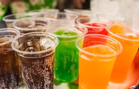 Uống nước ngọt quá nhiều sẽ dẫn tới tình trạng rối loạn tiêu hóa ở cả người lớn và trẻ em