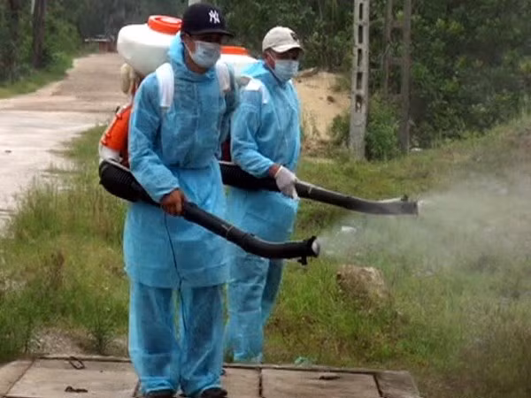 Phun phòng chống sốt xuất huyết