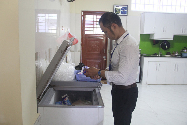 Mỗi chai sữa bắp được ghi có thời hạn sử dụng tới... 9 ngày, trong khi chủ cơ sở không thừa nhận sử dụng chất bảo quản