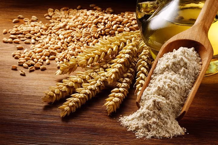 Ngũ cốc nguyên hạt: Kết hợp các loại thực phẩm ngũ cốc nguyên hạt như gạo lứt, quinoa và lúa mì. Nên hạn chế ăn các thực phẩm giàu carbohydrates đơn giản như bánh nướng xốp, mì ống, gạo, bánh mì trắng,... vì chúng làm tăng sản xuất carbon dioxide và gây căng thẳng hơn cho phổi của bạn.