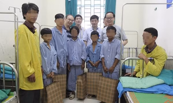 Hon nhan can huyet, 3 chang trai o Ha Giang bi nu hoa bo phan sinh duc