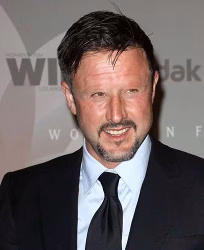 Joseph Gordon-Levitt có cạo hết lông mày vẫn khiến phái đẹp mê mệt bởi vẻ đẹp trai, lịch lãm. Ảnh: The Richest.