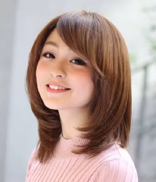  Đặc điểm mặt tròn và bầu bĩnh. Khuôn mặt mặt tròn và bầu bĩnh là khuôn mặt Thủy. Đây là điềm báo của đứa trẻ sinh ra có cuộc sống phước lành và tiền tài. Mặc dù, sau này, đứa trẻ lớn lên không nhất định có khuôn mặt béo, nhưng nếu một đứa bé từ nhỏ có khuôn mặt tròn mập mạp, có nét tướng mặt thảnh thời thì cả cuộc đời này sẽ gặp nhiều quý nhân giúp đỡ.