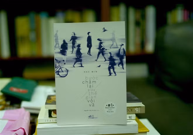 Tìm lại bình yên là tập 16 trong bộ sách Hạt giống tâm hồn. Sách tập hợp câu chuyện của các nhân vật ở nhiều lứa tuổi, hoàn cảnh khác nhau. Đó có thể là người thuộc thế hệ trẻ đang sung sức hay người chịu những bất hạnh, đau đớn thể xác, tâm hồn. Câu chuyện của họ đều có chung một điểm, đó là tình yêu thương cuộc sống sâu sắc và mãnh liệt. Nhờ sợi dây tình thương, ta có thể kết nối với mọi người, mọi vật xung quanh, kết nối với chính tâm hồn, để từ đó thấy sự bình an trong mọi hoàn cảnh cuộc sống.