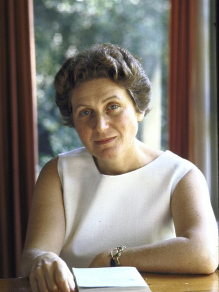 Chân dung con gái nhà lãnh đạo Liên Xô.