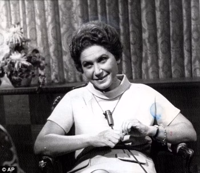 Sveltana Peters tham gia phỏng vấn trên truyền hình tại Mỹ.