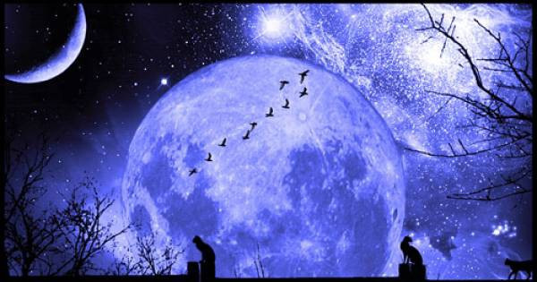 NASA lý giải, " trăng xanh" là hiện tượng vô cùng hiếm gặp vì nếu muốn chứng kiến lần tiếp theo, bạn sẽ phải đợi ít nhất là 2,5 năm nữa. 