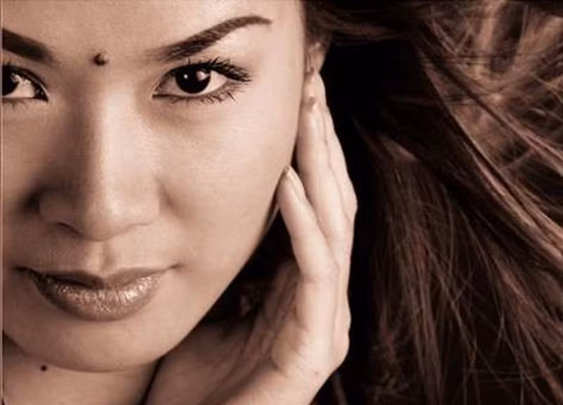 Khi bạn muốn xem người khác có thành công trong sự nghiệp, tài vận và may mắn trong đời sống tình cảm cá nhân hay không, trước tiên, hãy cứ tìm hiểu kỹ về ấn đường của người đó.