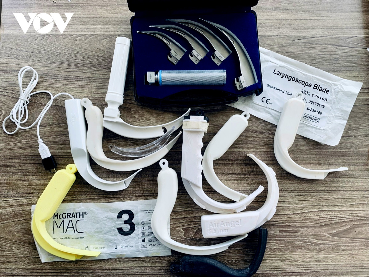 Nam sinh che tao dung cu dat ong tho co camera ho tro dieu tri COVID-19-Hinh-3