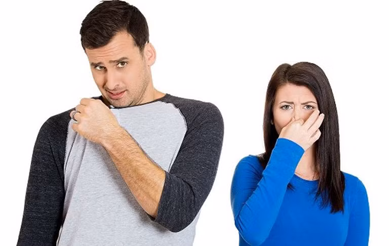 Thậm chí mùi cơ thể còn thể hiện được sự lo lắng. Nhiều cảnh sát cho biết, những người đến thẩm vấn, mặc dù vẫn có mùi cơ thể khác nhau, nhưng thường để lại một loại mùi giống nhau nếu như quá căng thẳng. Các nhà khoa học đã quan sát và thử nghiệm, từ đó đưa ra kết luận tương tự.