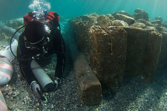 Thành phố Corinth trong Kinh thánh: Corinth, thành phố được mô tả trong kinh Tân Ước là một trong những nơi sứ đồ Paulo đã truyền bá về Đấng Christ. Nó được cho là đã bị phá hủy trong một trận động đất vào năm 70 sau Công nguyên. Hiện các nhà khoa học còn đang trong quá trình khám phá.