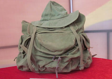 6. Ba lô con cóc. Ba lô con cóc là chiếc "túi thần kỳ" của người lính, khi được dùng để chứa hầu hết vật dụng cá nhân trong quá trình hành quân chiến đấu. Ảnh: Thể thao Văn hóa.
