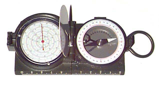  9. La bàn. Những chuyến hành quân dài ngày của người chiến sĩ qua những miền rừng núi hoang vu sẽ khó có thể thực hiện được nếu không có những chiếc la bàn. Ảnh: Hanhvn.