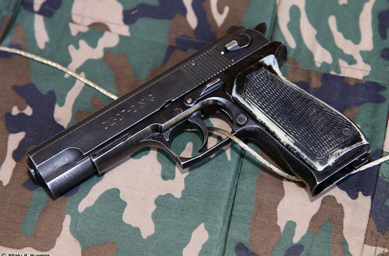 Trước đây súng OTs-27 được xem là ứng cử viên để thay thế cho loại súng lục tiêu chuẩn Makarov PM, nhưng vì sự tiện dụng của nó, sau khi được chấp nhận vào biên chế Bộ Nội vụ Nga năm 2002, dòng vũ khí cá nhân này được cả Quân đội Nga yêu cầu.