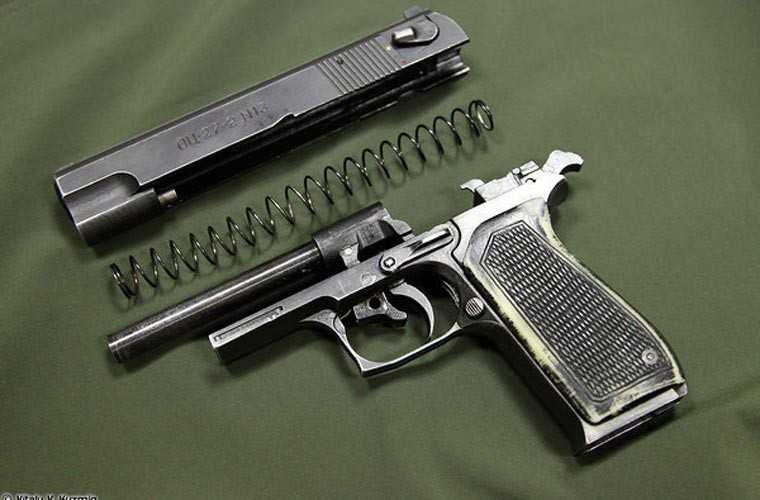 Các bộ phận bên trong của súng lục OTs-27.