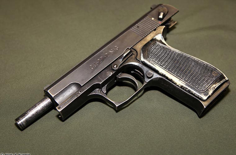 OTs-27 có chiều dài 200mm, chiều dài nòng súng 125mm, cao 143mm, trọng lượng 0,93kg.