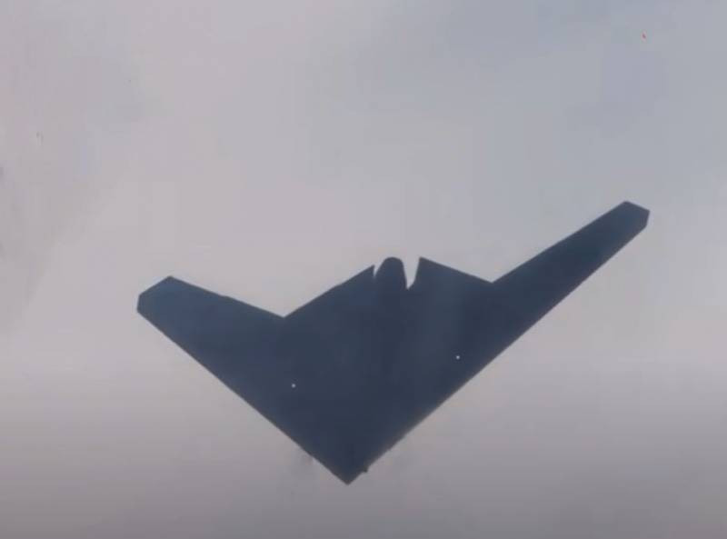 Những loại tên lửa đó bao gồm R-37 và R-37M tầm xa với tầm bắn 300 km. Đây là những tên lửa có phạm vi hoạt động xa nhất thế giới thuộc lớp này. Hơn nữa, chúng có thể đánh chặn các mục tiêu siêu thanh.