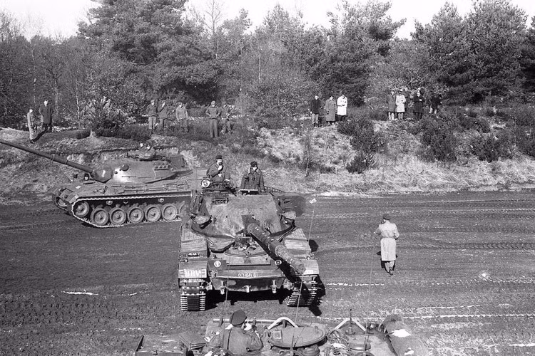 Rõ ràng nếu so sánh về hỏa lực thì xe tăng mạnh nhất nước Anh vượt xa người Đức. Nguồn ảnh: QQ.