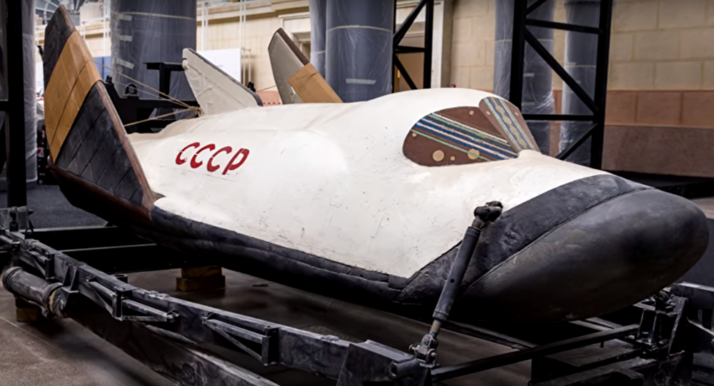 Ngày 6/12/1969, vụ phóng máy bay tên lửa BOR-2 đầu tiên diễn ra. Nhưng hệ thống điều khiển không thành công trong chuyến bay; ở độ cao 25 km, thiết bị chuyển sang quỹ đạo bay xuống của tên lửa đạn đạo, tự quay quanh chính nó và mất khả năng kiểm soát.