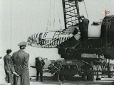 Khác xa so với công nghệ máy tính ngày nay, khu đó các nhà thiết kế Liên Xô phải làm mọi thứ bằng tay. Điều quan trọng là phải hiểu hai điểm chính: sự hạ cánh có kiểm soát của phương tiện và cách nó vượt qua các lớp dày đặc của khí quyển.