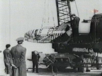 Khác xa so với công nghệ máy tính ngày nay, khu đó các nhà thiết kế Liên Xô phải làm mọi thứ bằng tay. Điều quan trọng là phải hiểu hai điểm chính: sự hạ cánh có kiểm soát của phương tiện và cách nó vượt qua các lớp dày đặc của khí quyển.