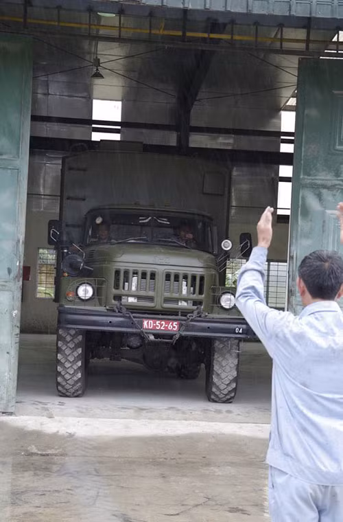 Trọng lượng xe công trình SCTH cấp chiến thuật là 9.620kg.