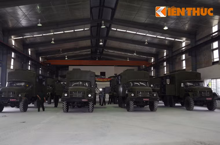 So với Xe Công trình xa MPC-AT của Nga, xe do Viện xe cơ giới quân sự cải tiến giảm chiều cao phần khung xương đáy thùng xe 50mm và chiều cao phần nóc thùng xe 90mm. 