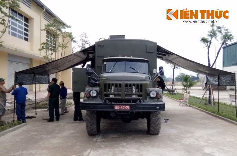 Xe được tích hợp hệ thống bạt che.