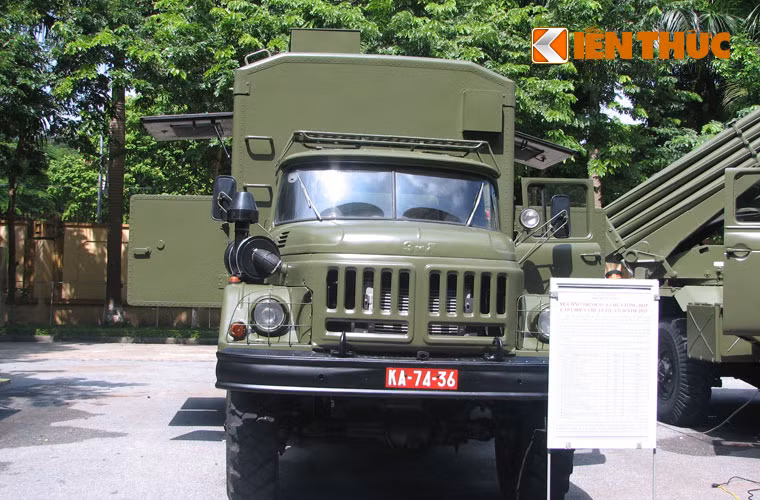 Vừa qua, Viện kỹ thuật cơ giới quân sự (Tổng cục Kỹ thuật) cải tạo, nâng cấp và bàn giao 9 xe sửa chữa tổng hợp (SCTH) cấp chiến thuật cho các đơn vị quân đoàn: 1, 2, 3 và 4. Ảnh: Xe SCTH được cải tạo, nâng cấp và cải tiến, điêzen hóa.